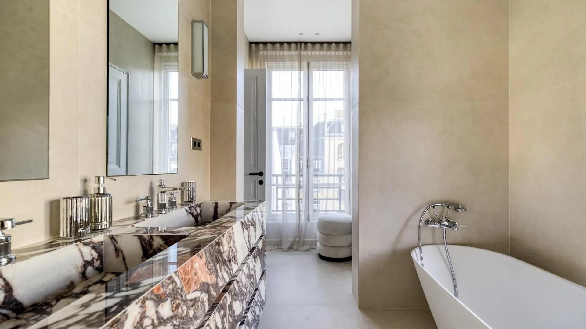 Oniri - Serviced Apartments In Louvre - Rue De Rivoli Paris